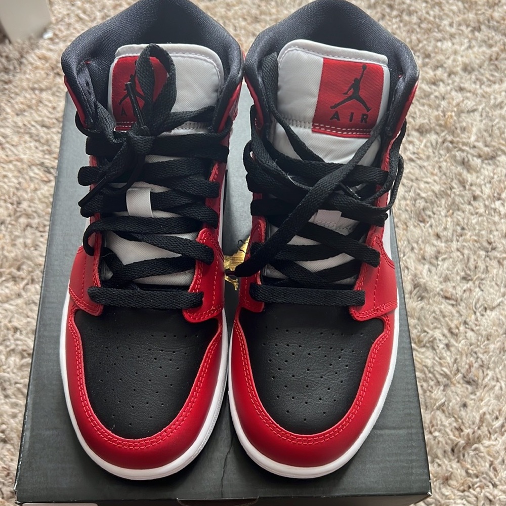 jordan 1 mid